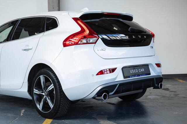 Volvo V40 T3 automaat Polar+ Sport | Panoramadak | Premium Audio | DAB | Parkeer Camera | Park Assist voor en achter | Alarmklasse 3 | Keyless entry