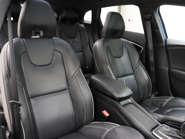 Volvo V40 T4 190pk Automaat Business Sport / Lederen bekleding / Trekhaak / Stoelverwarming / Panorama dak / 17'' Velgen / Navigatie / Bluetooth /