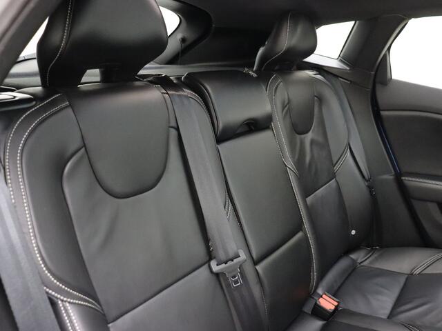 Volvo V40 T4 190pk Automaat Business Sport / Lederen bekleding / Trekhaak / Stoelverwarming / Panorama dak / 17'' Velgen / Navigatie / Bluetooth /