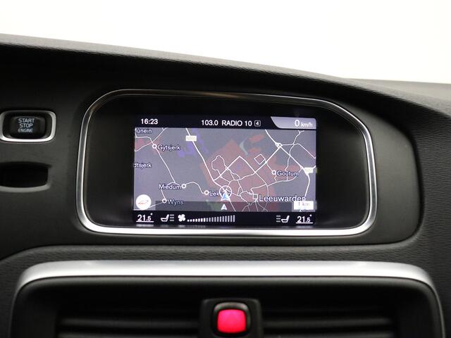 Volvo V40 T4 190pk Automaat Business Sport / Lederen bekleding / Trekhaak / Stoelverwarming / Panorama dak / 17'' Velgen / Navigatie / Bluetooth /