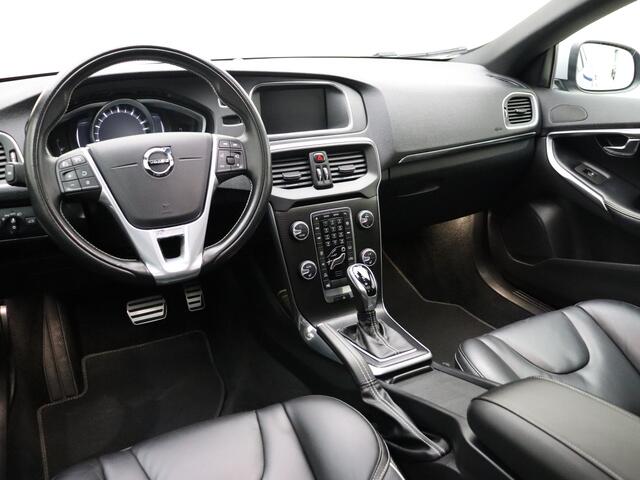 Volvo V40 T4 190pk Automaat Business Sport / Lederen bekleding / Trekhaak / Stoelverwarming / Panorama dak / 17'' Velgen / Navigatie / Bluetooth /
