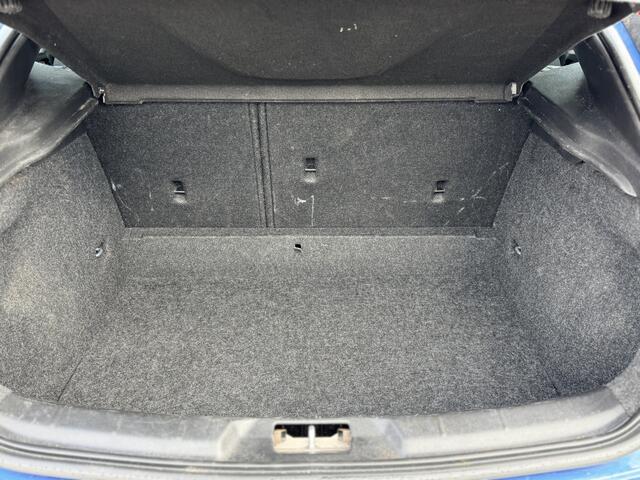 Volvo V40 2.0 D3 Business Sport R-Design | LED | Stoelverwarming |