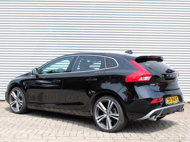 Volvo V40 T3 Automaat Polar+ Sport R-Design / Afneembare Trekhaak/ Standkachel / Panoramadak / 19" velgen / Harman Kardon / Verwarmbare Voorstoelen / Getint Glas