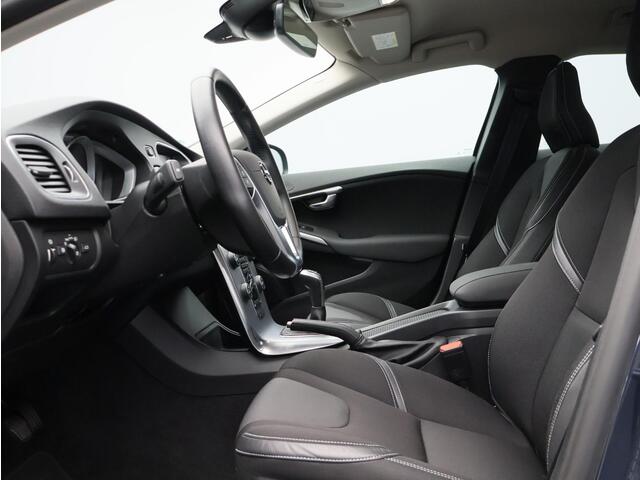 Volvo V40 2.0 T3 Nordic+ / Standkachel / DAB+ / 17" / Stoel+voorruitverwarming / Parkeercamera