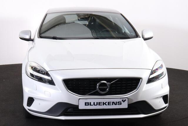 Volvo V40 T5 R-Design - Adaptive Cruise Control - BLIS dodehoekassistentie - Schakelflippers - Panoramadak - Parkeersensoren voor & achter - Parkeercamera achter - Trekhaak - 18' LMV - LED verlichting - Verwarmbare voorstoelen - Geting glas v.a. de B-stijl - City S