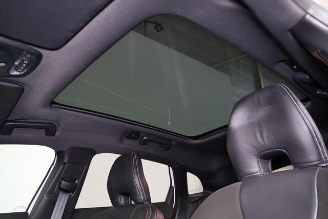 Volvo V40 T5 R-Design - Adaptive Cruise Control - BLIS dodehoekassistentie - Schakelflippers - Panoramadak - Parkeersensoren voor & achter - Parkeercamera achter - Trekhaak - 18' LMV - LED verlichting - Verwarmbare voorstoelen - Geting glas v.a. de B-stijl - City S