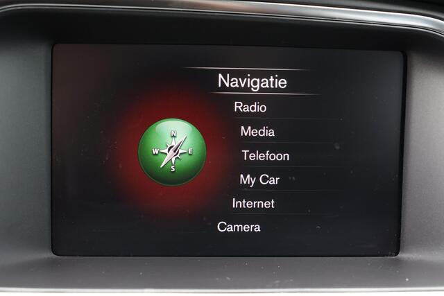 Volvo V40 T5 R-Design - Adaptive Cruise Control - BLIS dodehoekassistentie - Schakelflippers - Panoramadak - Parkeersensoren voor & achter - Parkeercamera achter - Trekhaak - 18' LMV - LED verlichting - Verwarmbare voorstoelen - Geting glas v.a. de B-stijl - City S
