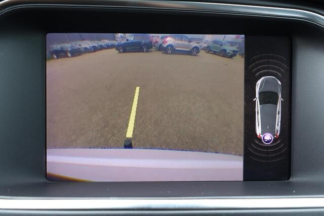 Volvo V40 T5 R-Design - Adaptive Cruise Control - BLIS dodehoekassistentie - Schakelflippers - Panoramadak - Parkeersensoren voor & achter - Parkeercamera achter - Trekhaak - 18' LMV - LED verlichting - Verwarmbare voorstoelen - Geting glas v.a. de B-stijl - City S