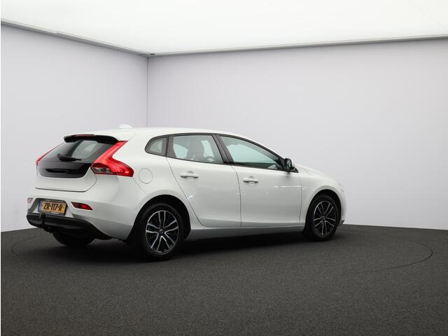Volvo V40 1.5 T2 Polar+ / Trekhaak / Verwarmde Stoelen / Cruise Control / Parkeersensoren Achter / Navigatie /