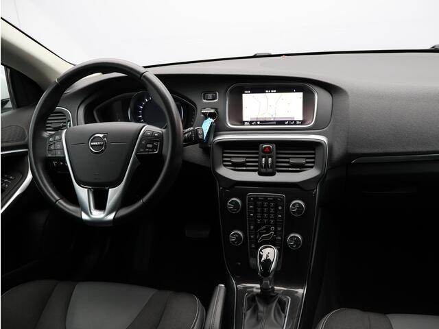 Volvo V40 1.5 T2 Polar+ / Trekhaak / Verwarmde Stoelen / Cruise Control / Parkeersensoren Achter / Navigatie /