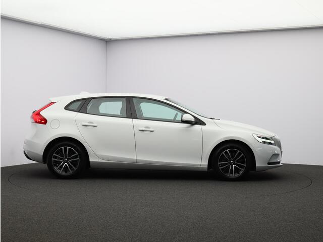 Volvo V40 1.5 T2 Polar+ / Trekhaak / Verwarmde Stoelen / Cruise Control / Parkeersensoren Achter / Navigatie /