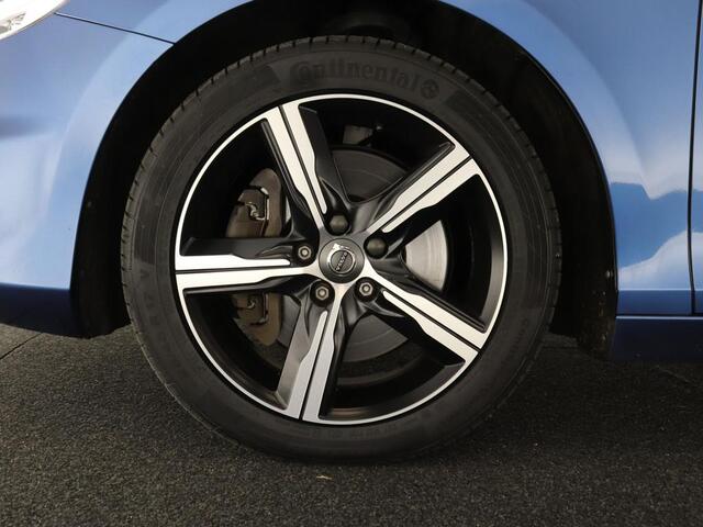 Volvo V40 2.0 T4 R-Design | Navigatie | Stoelverwarming | Sensus Audio | Climate control