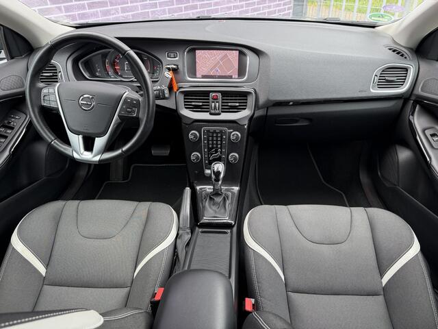 Volvo V40 1.5 T3 Dynamic Edition | Nieuw binnen | Trekhaak | LED koplampen | Parkeersensoren V+A | Stoel verwarming | Camera |