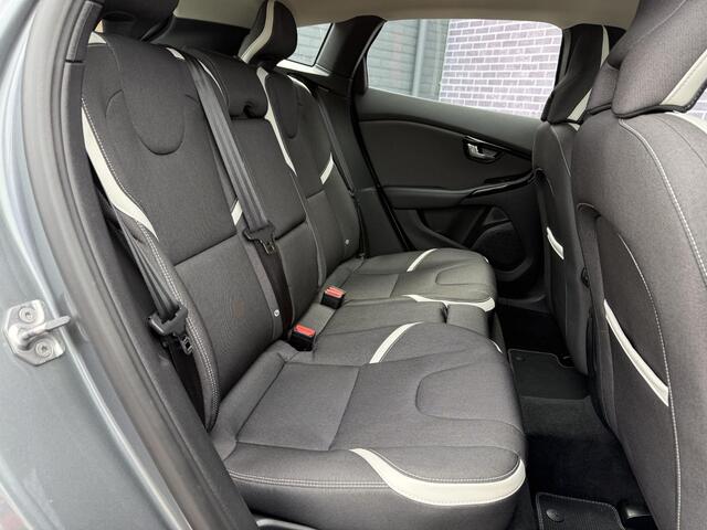 Volvo V40 1.5 T3 Dynamic Edition | Nieuw binnen | Trekhaak | LED koplampen | Parkeersensoren V+A | Stoel verwarming | Camera |