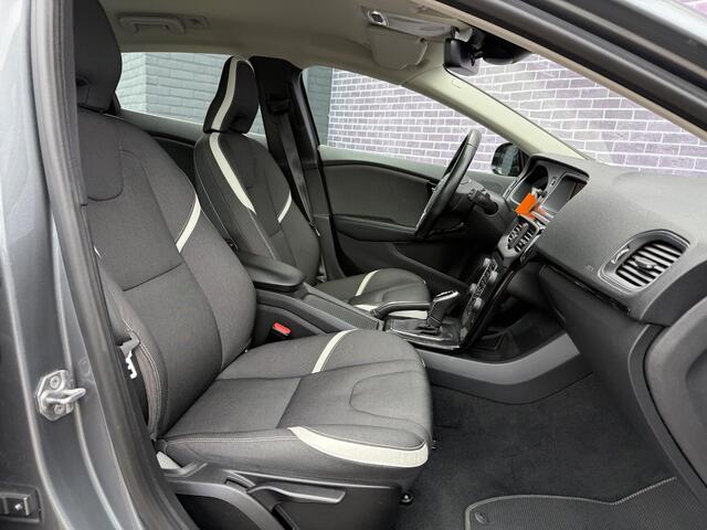 Volvo V40 1.5 T3 Dynamic Edition | Nieuw binnen | Trekhaak | LED koplampen | Parkeersensoren V+A | Stoel verwarming | Camera |