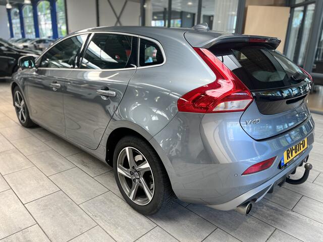 Volvo V40 190PK T4 Business Sport | Trekhaak | Stoelverwarming voor | R-Design | Park. Sens. Achter| Navi | Climate |