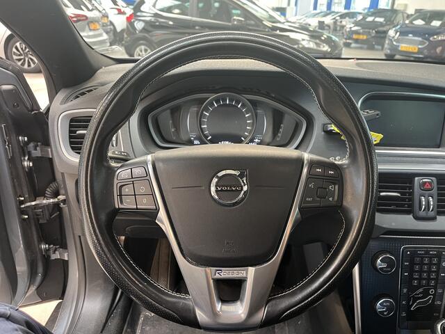 Volvo V40 190PK T4 Business Sport | Trekhaak | Stoelverwarming voor | R-Design | Park. Sens. Achter| Navi | Climate |