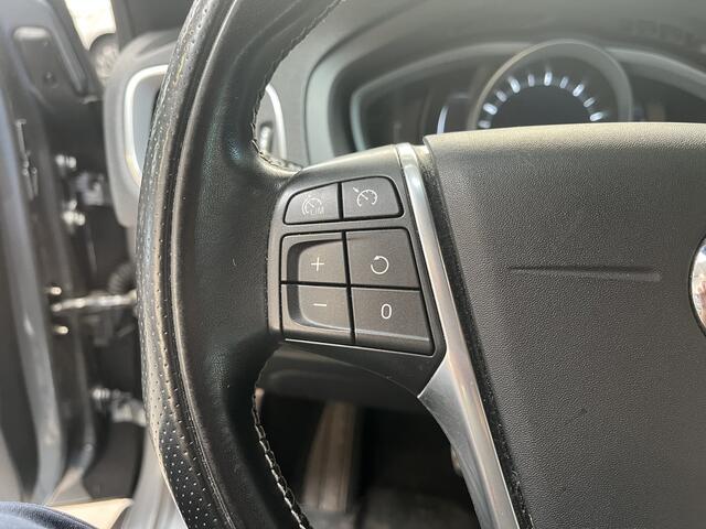 Volvo V40 190PK T4 Business Sport | Trekhaak | Stoelverwarming voor | R-Design | Park. Sens. Achter| Navi | Climate |
