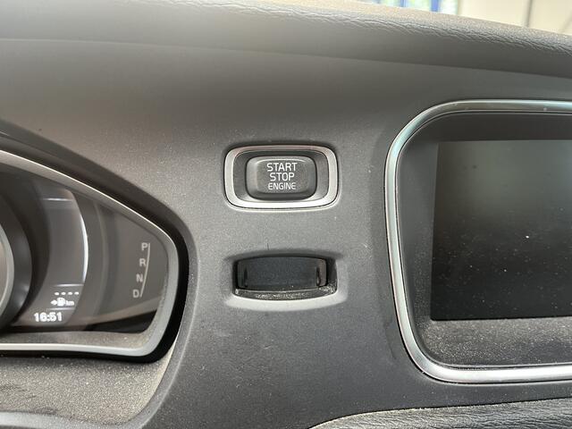 Volvo V40 190PK T4 Business Sport | Trekhaak | Stoelverwarming voor | R-Design | Park. Sens. Achter| Navi | Climate |