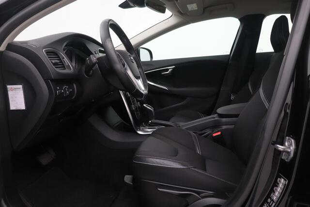Volvo V40 T3 Momentum | Automaat | Stoelverwarming | Cruise Control | Standkachel | PDC Achter