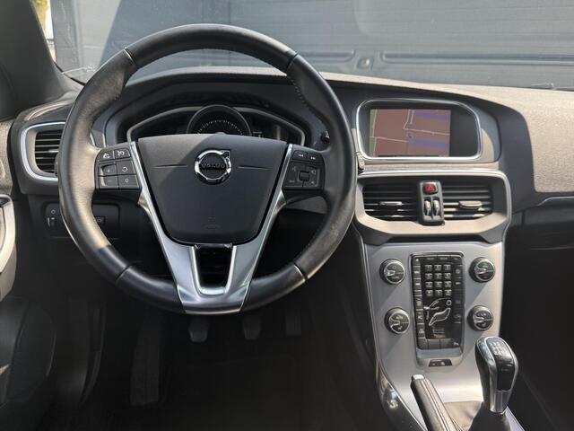 Volvo V40 2.0 T2 Nordic+ Dealer Onderhouden,Pano,Leder,Navi,Camera,Pdc,Stoelverw,123pk,Clima,Cruise,Lm velgen,N.A.P,6 Bak,Apk tot 06-2026