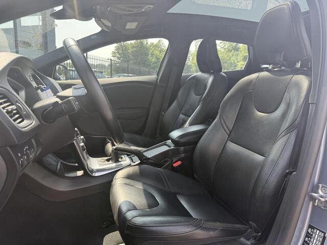 Volvo V40 2.0 T2 Nordic+ Dealer Onderhouden,Pano,Leder,Navi,Camera,Pdc,Stoelverw,123pk,Clima,Cruise,Lm velgen,N.A.P,6 Bak,Apk tot 06-2026