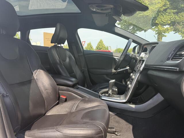 Volvo V40 2.0 T2 Nordic+ Dealer Onderhouden,Pano,Leder,Navi,Camera,Pdc,Stoelverw,123pk,Clima,Cruise,Lm velgen,N.A.P,6 Bak,Apk tot 06-2026