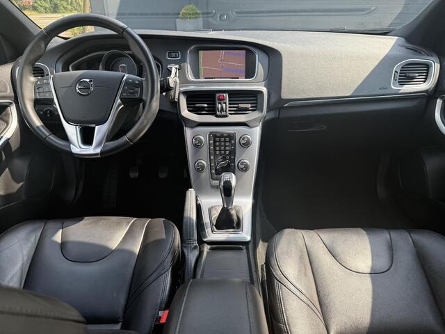 Volvo V40 2.0 T2 Nordic+ Dealer Onderhouden,Pano,Leder,Navi,Camera,Pdc,Stoelverw,123pk,Clima,Cruise,Lm velgen,N.A.P,6 Bak,Apk tot 06-2026