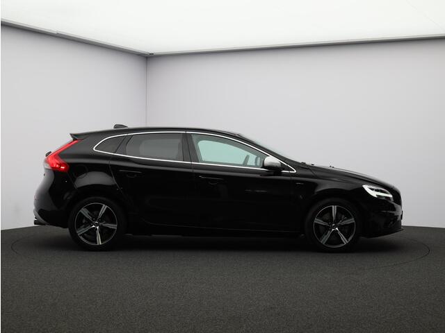 Volvo V40 T3 Polar+ Sport R-Design / Pan. dak / Harman Kardon / Park assist v+a / Stoelverwarming