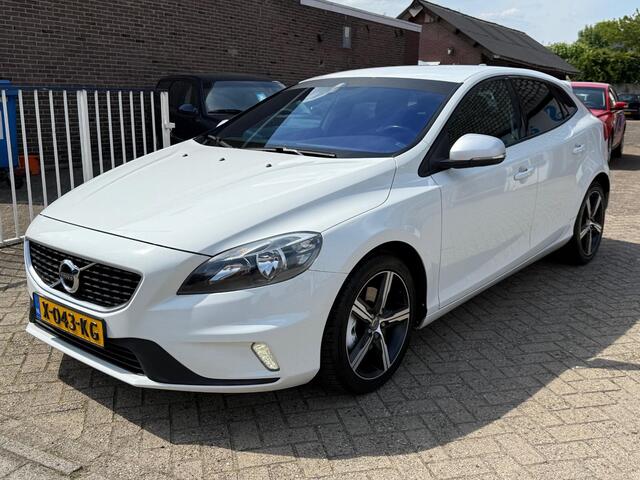 Volvo V40 2.0 T3 152 pk R-Design