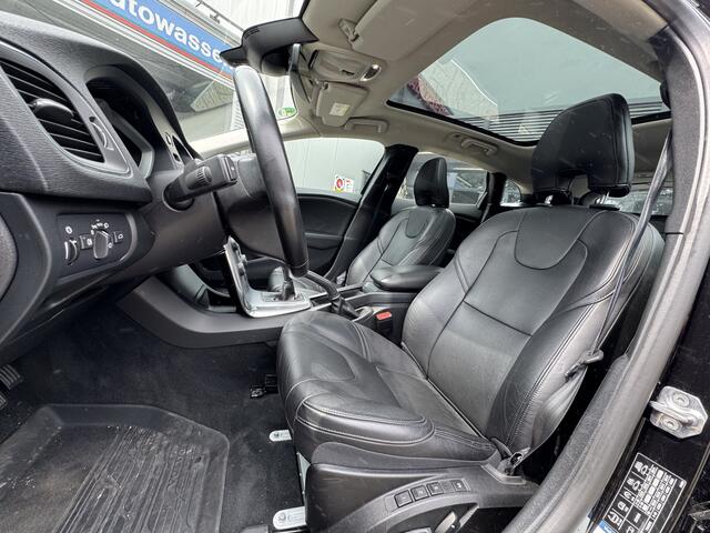Volvo V40 2.0 D2 Nordic+ Panoramadak/Keyless/Trekhaak/Cruise/Stoelverwarming Inscription