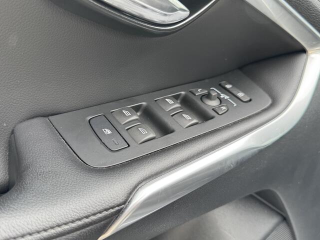 Volvo V40 2.0 D2 Nordic+ Panoramadak/Keyless/Trekhaak/Cruise/Stoelverwarming Inscription