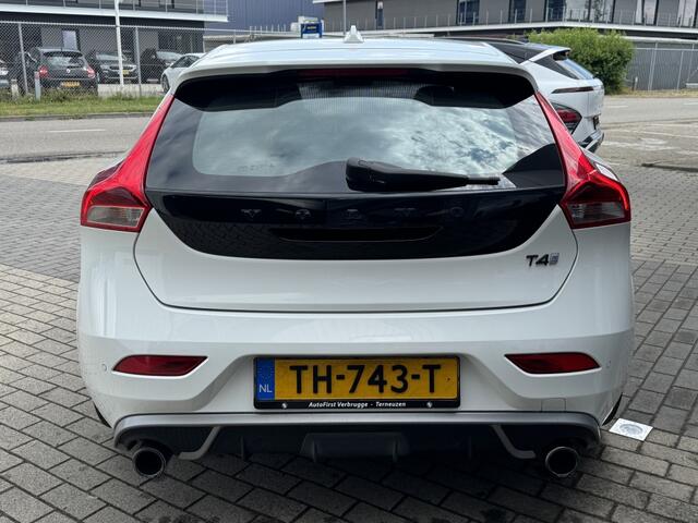 Volvo V40 2.0 T4 Business Sport R-Design 190PK | Navigatie | Trekhaak afnb