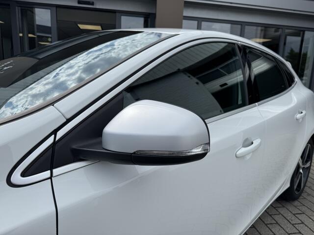 Volvo V40 2.0 T4 Business Sport R-Design 190PK | Navigatie | Trekhaak afnb