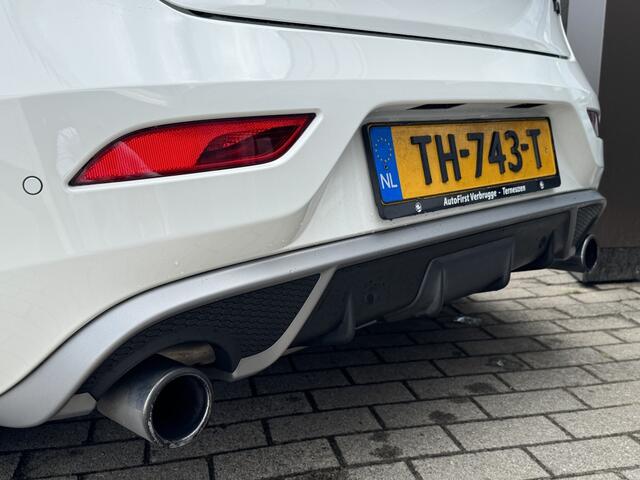 Volvo V40 2.0 T4 Business Sport R-Design 190PK | Navigatie | Trekhaak afnb