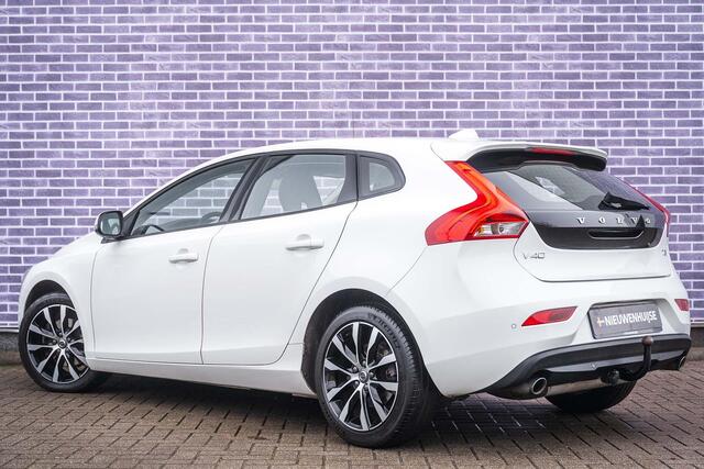 Volvo V40 T3 Momentum | Navi | Trekhaak | Stoelverwarming | Bluetooth | Verwarmbare Voorruit | Park Assist | High Performance Audio | 17" LM