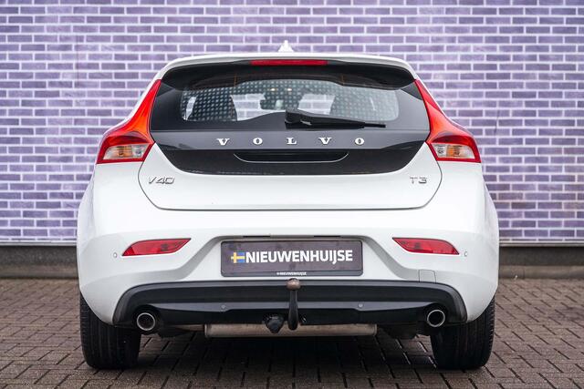 Volvo V40 T3 Momentum | Navi | Trekhaak | Stoelverwarming | Bluetooth | Verwarmbare Voorruit | Park Assist | High Performance Audio | 17" LM