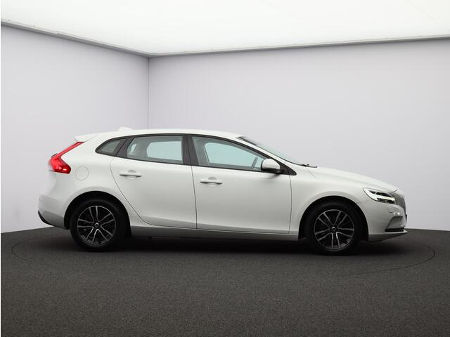 Volvo V40 2.0 T2 Nordic+ / Trekhaak / Standkachel / Verwarmbare Stoelen / Parkeersensoren Achter /