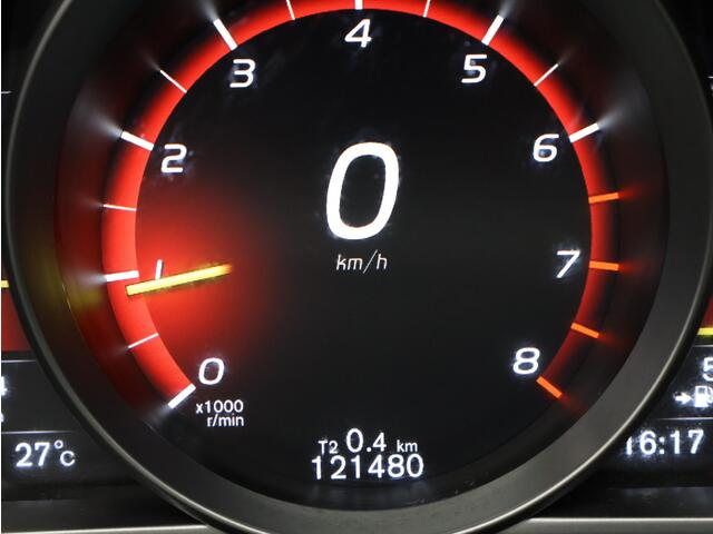 Volvo V40 2.0 T2 Nordic+ / Trekhaak / Standkachel / Verwarmbare Stoelen / Parkeersensoren Achter /