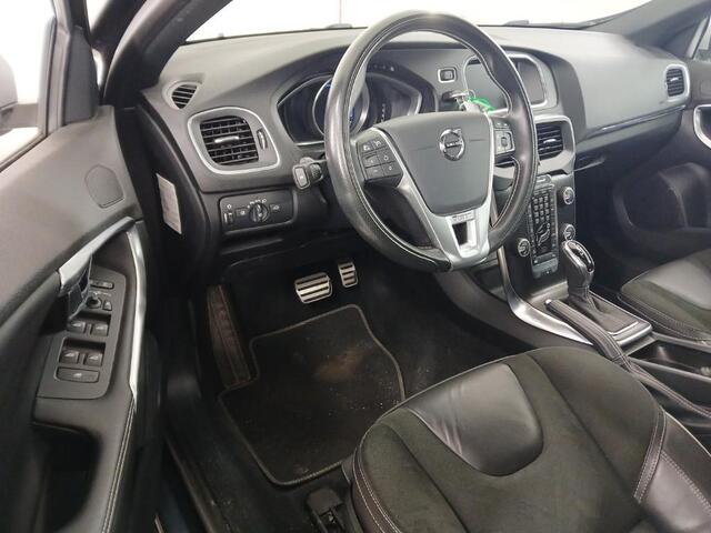 Volvo V40 1.5 T3 Polar+ Sport | Panoramadak | Achteruitrijcamera | Cruise Control | Navigatie | Verwarmde Voorstoelen | Parkeersensoren voor en achter |