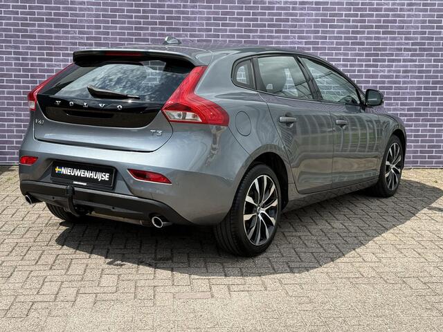 Volvo V40 1.5 T3 Dynamic Edition | Trekhaak | LED koplampen | Parkeersensoren V+A | Stoel verwarming | Camera |
