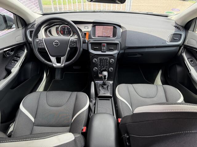 Volvo V40 1.5 T3 Dynamic Edition | Trekhaak | LED koplampen | Parkeersensoren V+A | Stoel verwarming | Camera |