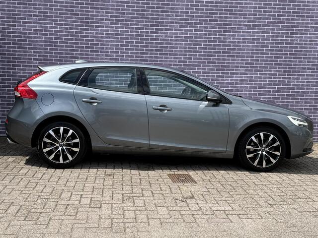 Volvo V40 1.5 T3 Dynamic Edition | Trekhaak | LED koplampen | Parkeersensoren V+A | Stoel verwarming | Camera |