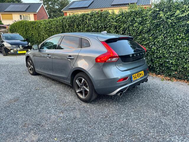 Volvo V40 2.0 D3 R-Design Automaat | LED | Navi | Autom. Airco | Cruise Control | LMV | Privacy Glass | PDC | 1e eigenaar | Dealer onderhouden | Nieuwe APK