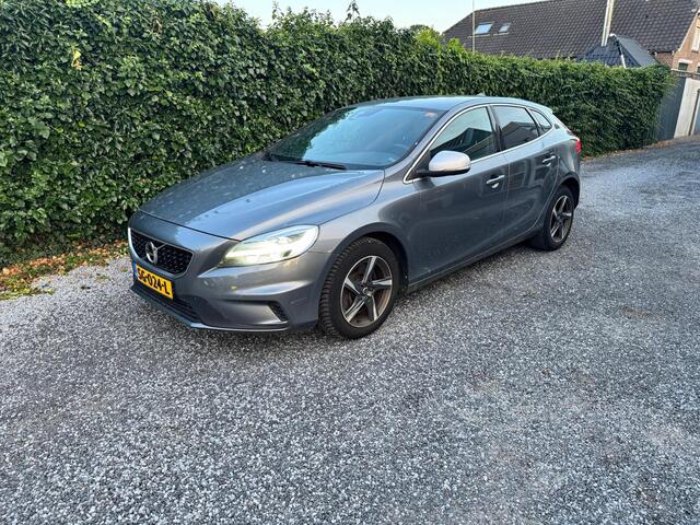 Volvo V40 2.0 D3 R-Design Automaat | LED | Navi | Autom. Airco | Cruise Control | LMV | Privacy Glass | PDC | 1e eigenaar | Dealer onderhouden | Nieuwe APK