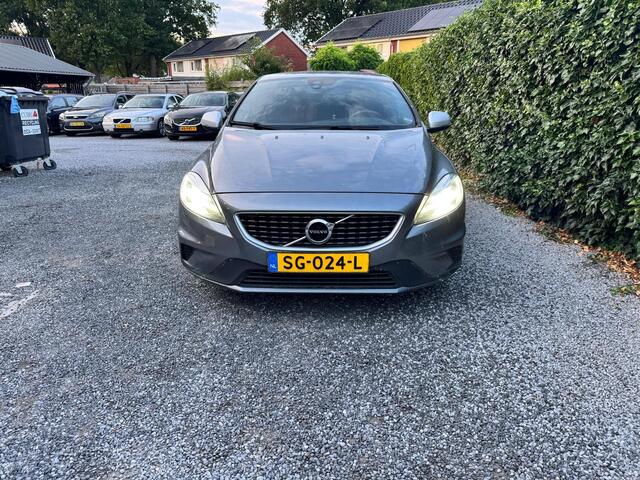 Volvo V40 2.0 D3 R-Design Automaat | LED | Navi | Autom. Airco | Cruise Control | LMV | Privacy Glass | PDC | 1e eigenaar | Dealer onderhouden | Nieuwe APK