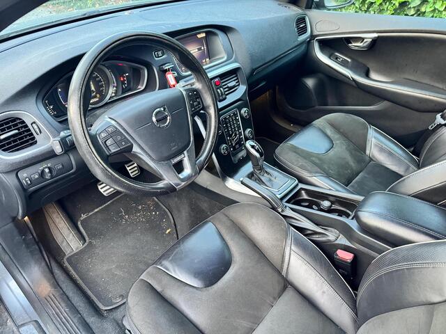 Volvo V40 2.0 D3 R-Design Automaat | LED | Navi | Autom. Airco | Cruise Control | LMV | Privacy Glass | PDC | 1e eigenaar | Dealer onderhouden | Nieuwe APK