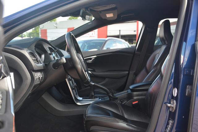 Volvo V40 2.0 D2 Ocean Race Business | Navigatie | Cruise-control | Leer | Stoelverwarming |