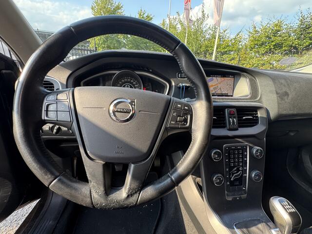 Volvo V40 2.0 T2 Momentum // NAVI // CLIMA // CRUISE // TREKHAAK // LICHT METALEN VELGEN