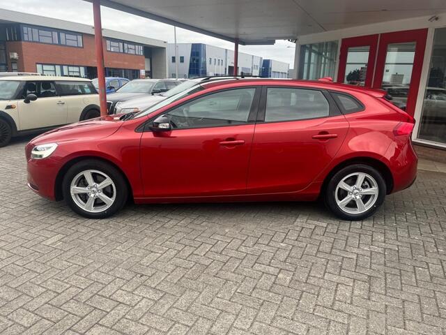 Volvo V40 2.0 T2 122PK LED koplampen/Navi/PDC Onderhoudshistorie